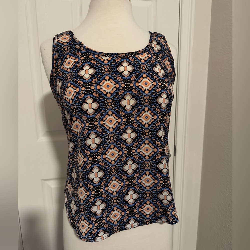 Patterned top with zipper back